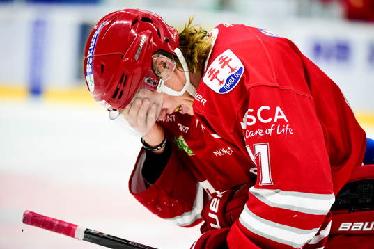 Timrås Ludvig Nilsson tar sig för pannan