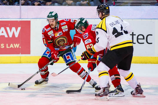Frölundas Magnus Kahnberg med pucken