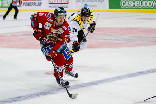 Frölundas Nicklas Lasu jagas av Brynäs Jonas Nordquist