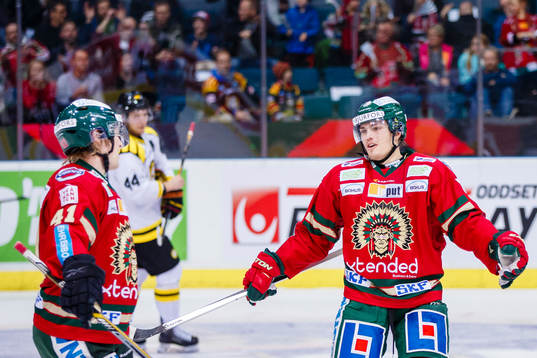 Frölundas Mathis Olimb gratulerar Andreas Johnson