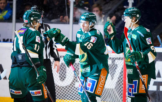Färjestads Joakim Nygård gör 1-0 och jublar