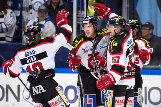 Örebros Viktor Ekbom och Johan Motin jublar