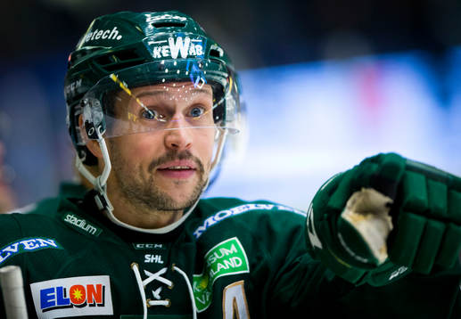 Färjestads Rickard Wallin är arg