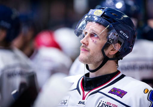 Linköpings Sebastian Karlsson med en blåtira