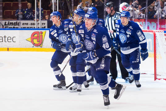 Leksands Tomi Sallinen, närmast,  jublar