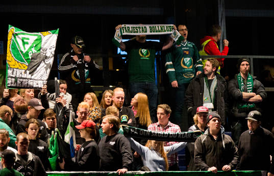 Färjestads supportar med texten Färjestads bollklubb