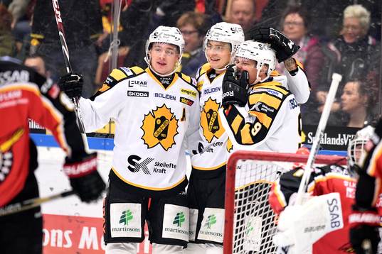 Skellefteås Adam Pettersson(v), Kirill Kabanov(m) och