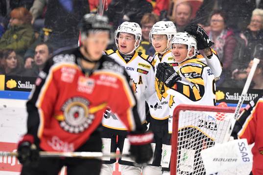 Skellefteås Adam Pettersson(v), Kirill Kabanov(m) och