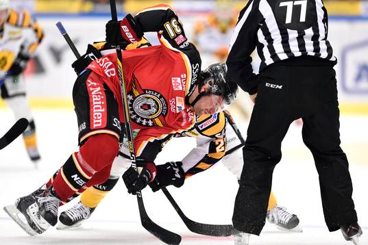 Luleås Jonathan Granström vid en teckning