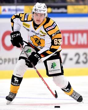 Skellefteås Sebastian Aho med pucken