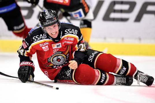 Luleås Cam Abbott grinar illa