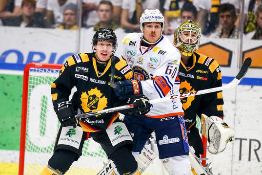 Skellefteås Niclas Burström och målvakt Erik Hanses