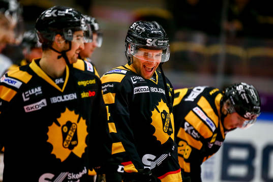 Skellefteås Rob Schremp skrattar