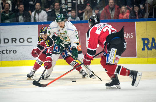 Örebros Derek Ryan, Färjestads Anssi Salema och, Örebros