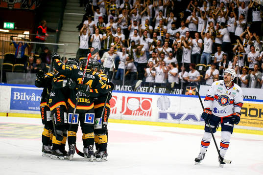 Skellefteås Tim Heed , Daniel Widing, Rob Schremp jublar