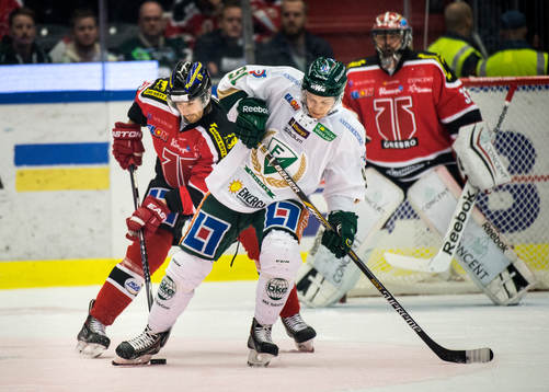 Örebros Tomas Skogs och Färjestads Toni Rajala