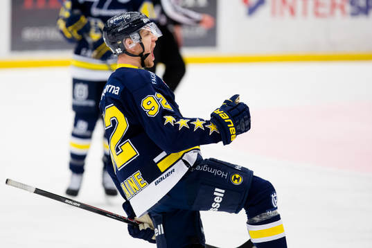s Teemu Laine jublar