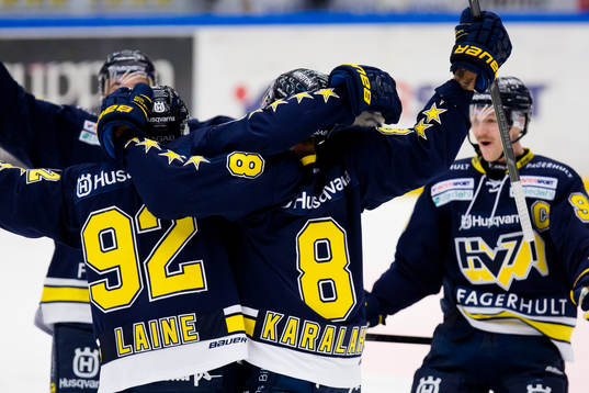 s Teemu Laine och HV71:s Jere Karalahti jublar