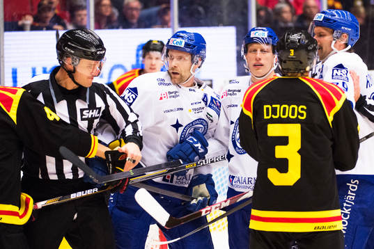 Irriterat mellan Brynäs spelare och Leksands Johan