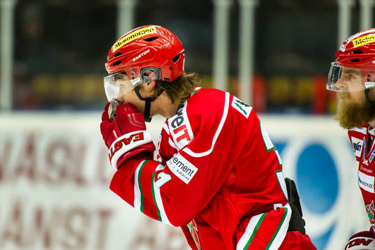 Modos Gustav Possler fick en klubba över munnen