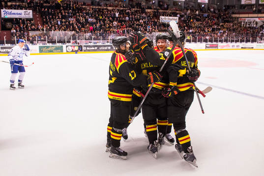 Brynäs spelare jublar