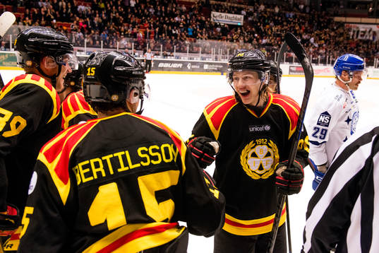 Brynäs Oskar Lindblom jublar