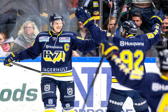 s Ted Brithén, Teemu Laine och Chris Campoli jublar