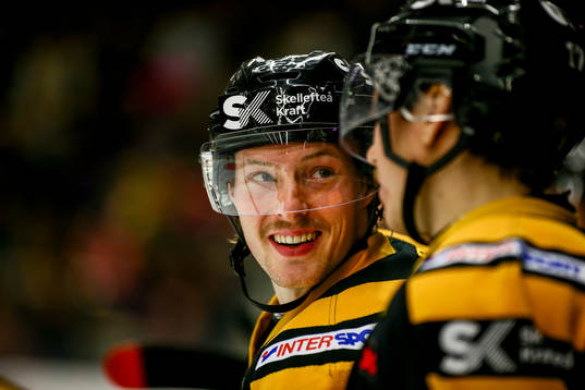 Skellefteås Martin Lundberg jublar