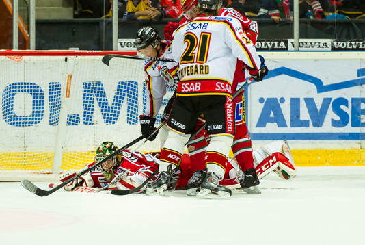 Modos målvakt Linus Ullmark William Nylander mot Luleås