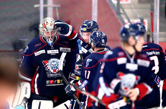 Linköping målvakt Marcus Högberg höll nollan och tackas