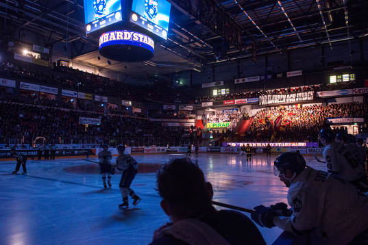 Bra stämning inne på Gavlerinken Arena före