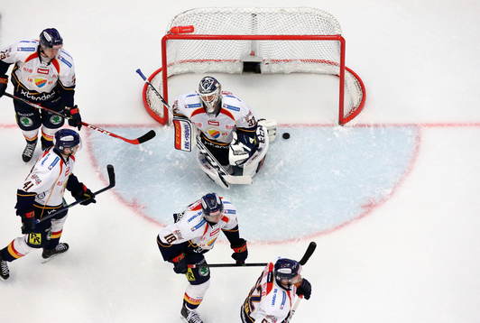 Linköpings Nichlas Hardt har just gjort mål 1-0 förbi