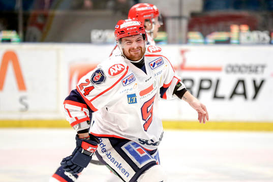 Södertäljes Michal Gulaši grinar illa