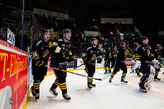 s Jonathan Andersson, Jordan Hendry och övriga spelare i