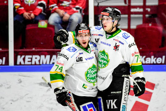 Björklövens Emil Lundberg jublar