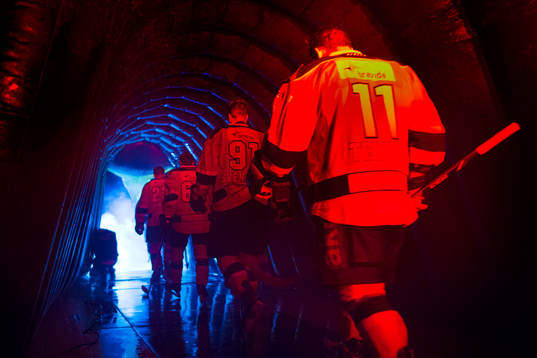 Malmö Redhawks spelare på väg ut på isen