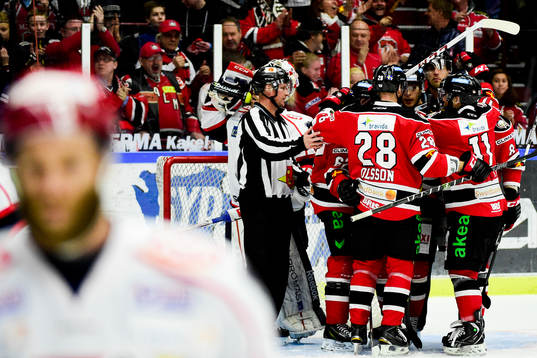 Malmö Redhawks spelare jublar