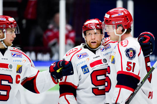 Södertäljes Jakob Karlsson och Robin Press jublar