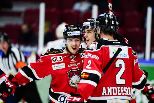 Malmö Redhawks Nicklas Jadeland (tv) jublar ihop med