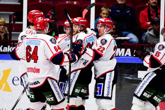 Södertäljes spelare jublar
