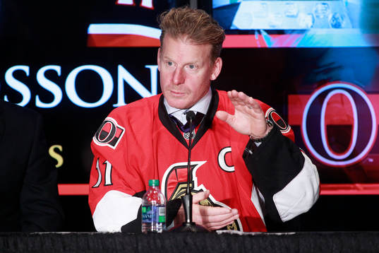 Daniel Alfredsson signerar ett endagkontrakt med Ottawa