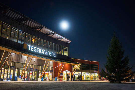 Utanför Tegera Arena före ishockeymatchen i SHL mellan
