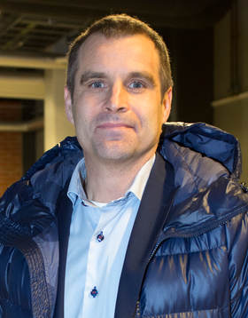 C-Mores Stefan Klemetz innan ishockeymatchen i SHL mellan