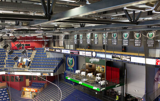 Uteserveringen innan ishockeymatchen i SHL mellan