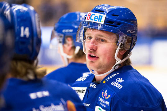 Leksands Sebastian Fakt före ishockeymatchen i SHL mellan