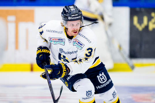 s Mattias Tedenby värmer upp