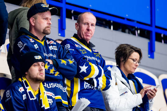 s supportrar på läktaren