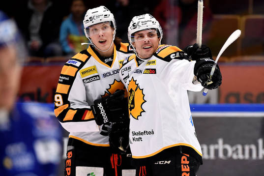 Skellefteås Oskar Sundqvist och Daniel Widing jublar