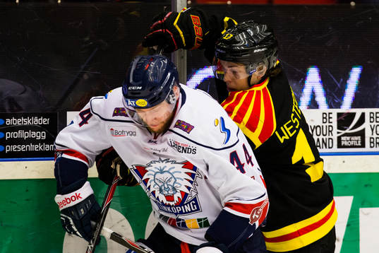 Linköpings Jonas Junland och Brynäs Pathrik Westerholm i