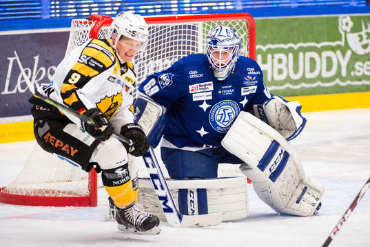 Skellefteås Patrik Zackrisson och Leksands målvakt Oscar